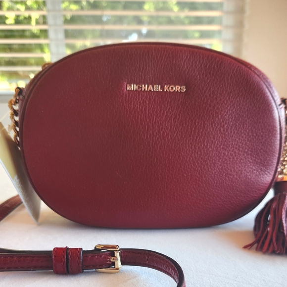 MK Michael Kors Ginny Medium Messenger Red - Picture 2 of 16